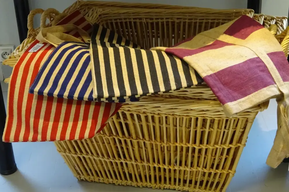 Panier en rotin avec aveugle